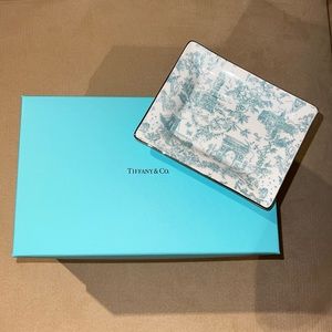 EXCLUSIVE TIFFANY & Co. NYC Flagship Toile Porcelain Trinket Tray
